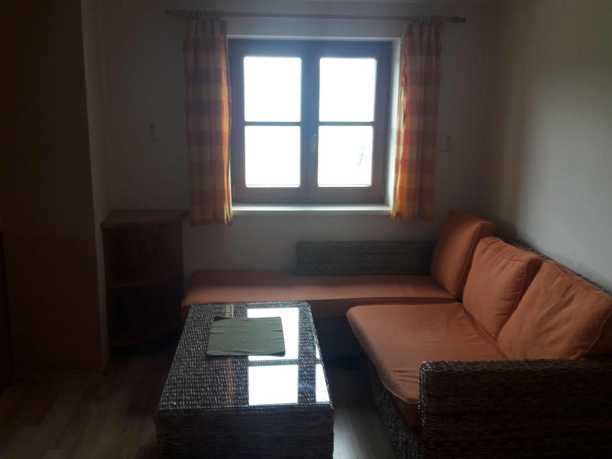 Hotel Lidicka Bouda بيتس بود سنيزكو المظهر الخارجي الصورة